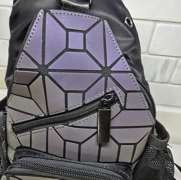 🟪Geometric Pattern Sling Backpack - Picture 2 of 3